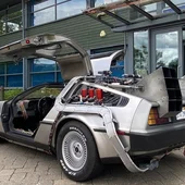 DeLorean car